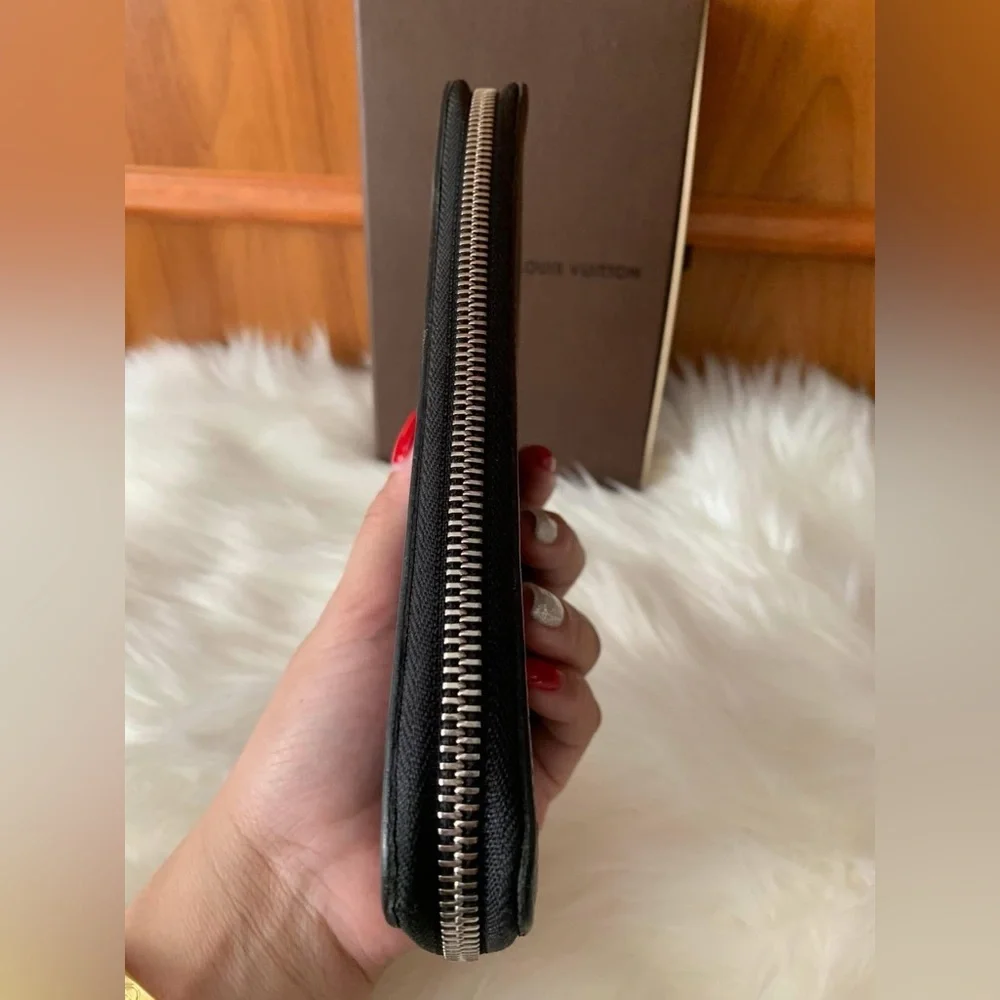 Sold🔔🔔🔔LV Taiga Long Zippy Wallet
Unisex❤️💗 - Picture 5 of 16